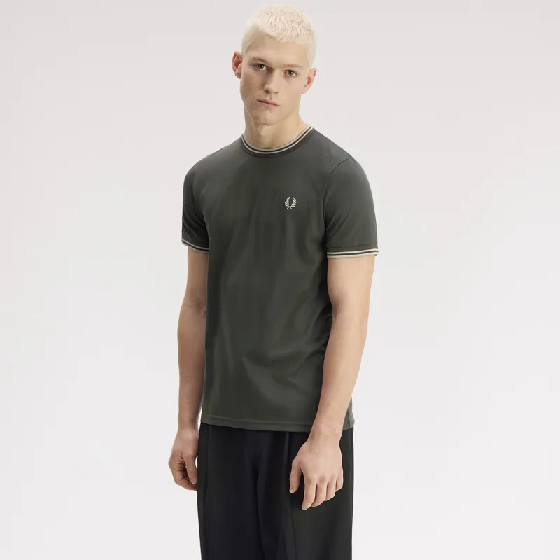 Fred Perry Twin Tipped T-Shirt M1588V - Field Green/Oatmeal-2