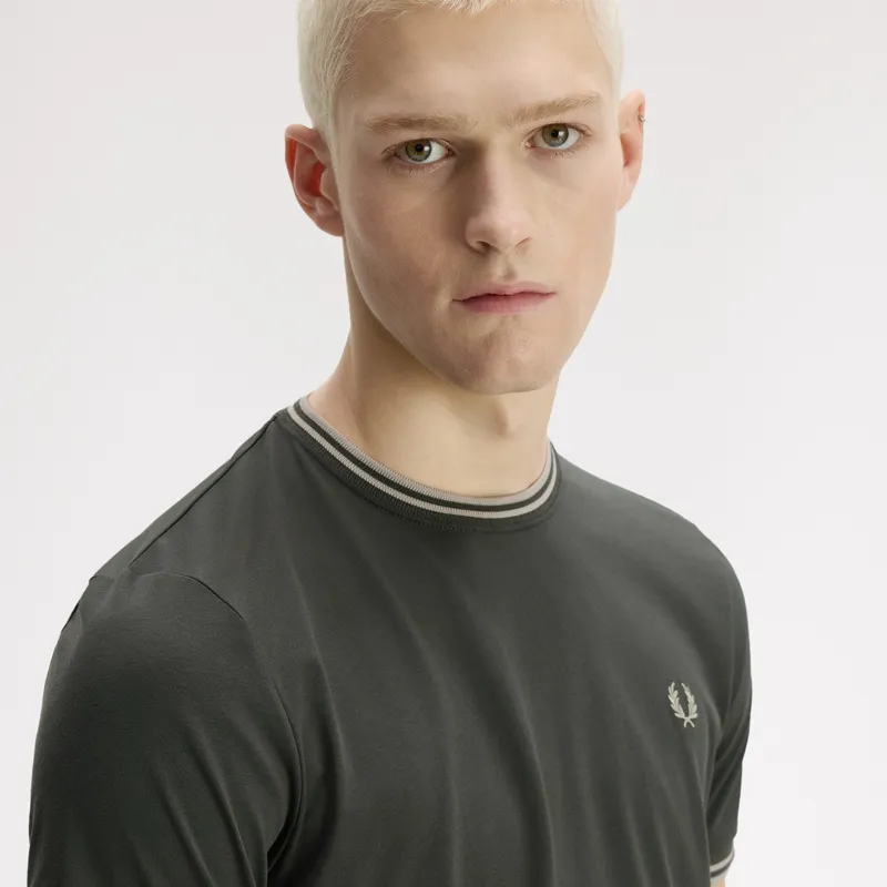Fred Perry Twin Tipped T-Shirt M1588V - Field Green/Oatmeal-3