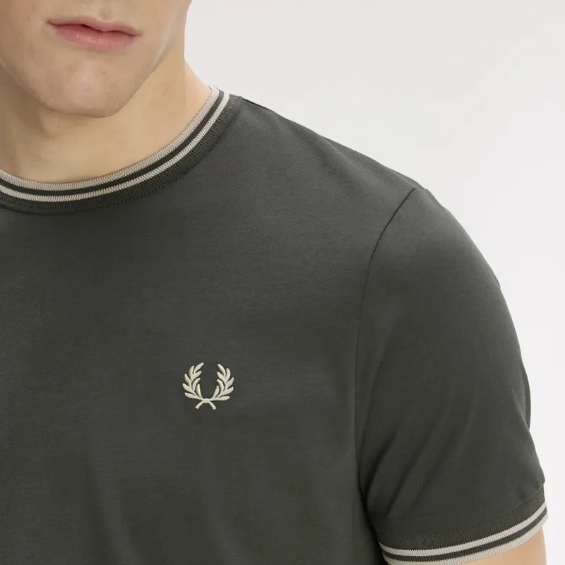 Fred Perry Twin Tipped T-Shirt M1588V - Field Green/Oatmeal-4