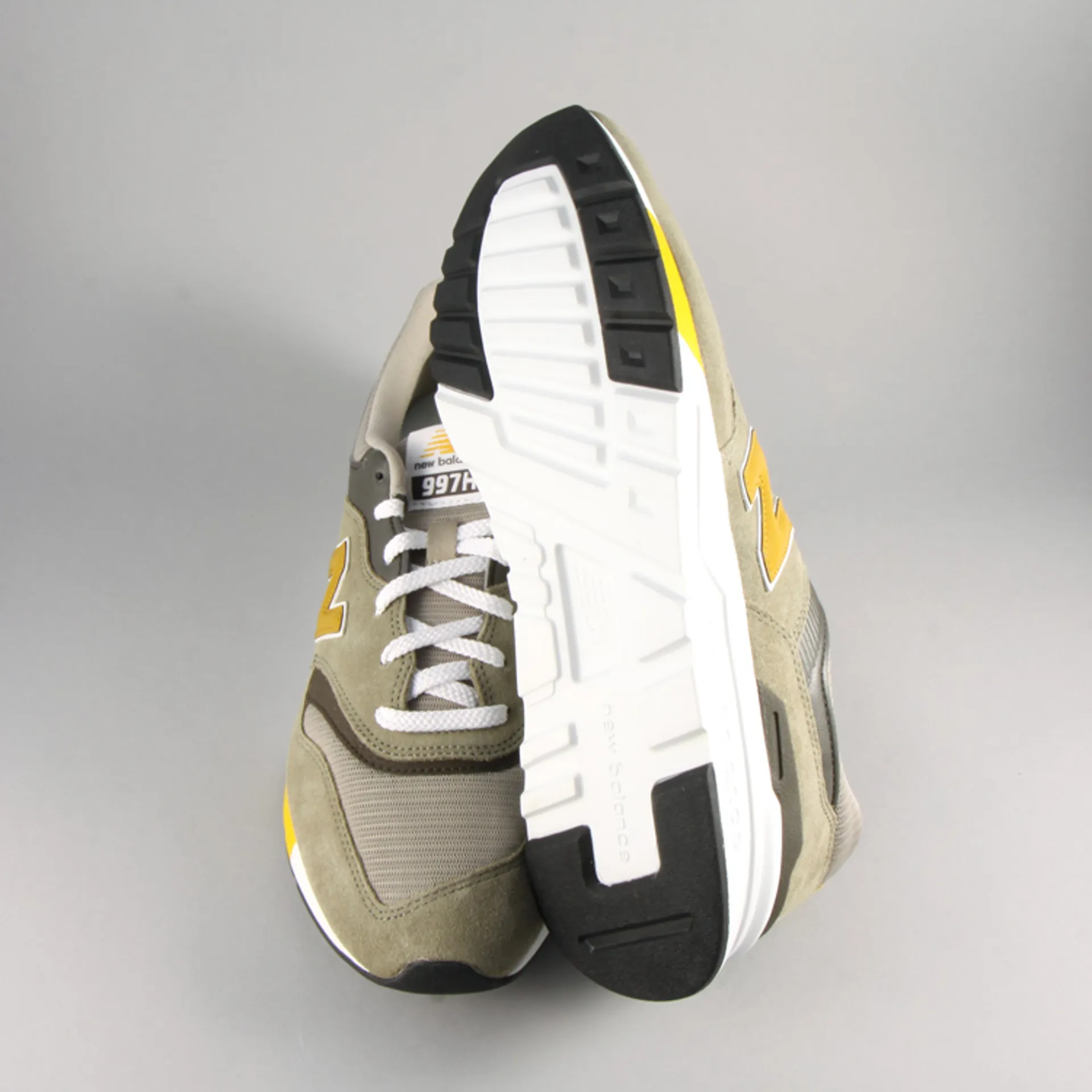 New Balance CM997HEZ Covert Green/Varsity Gold